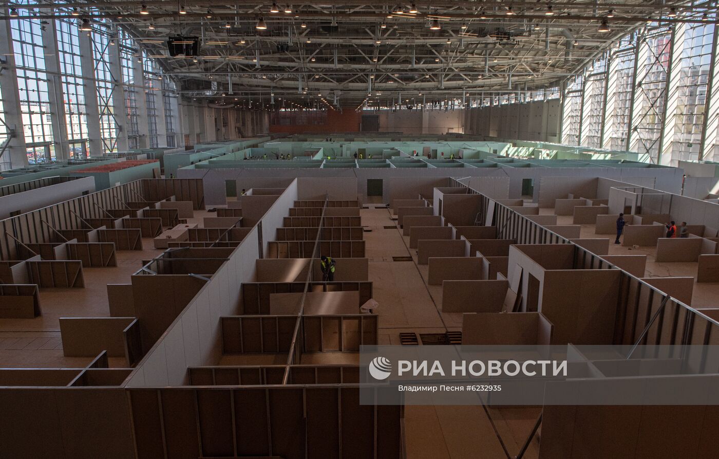 Строительство временного госпиталя в павильоне 75 на ВДНХ