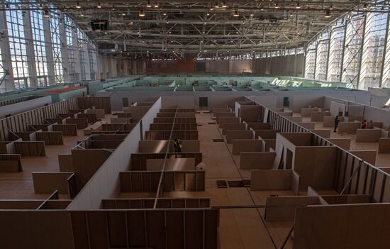 Строительство временного госпиталя в павильоне 75 на ВДНХ