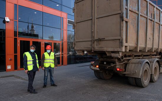 Строительство временного госпиталя в павильоне 75 на ВДНХ