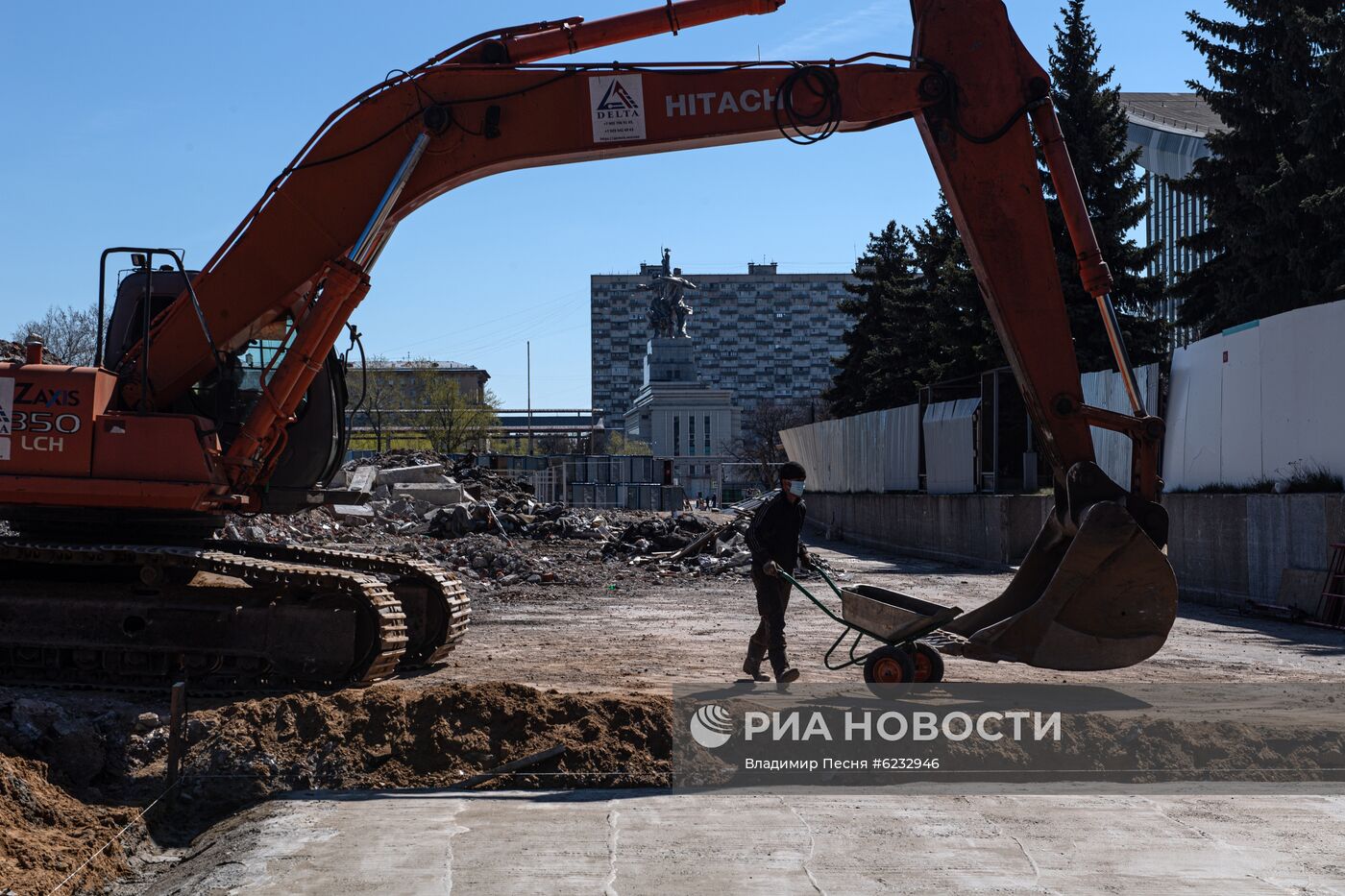 Строительство временного госпиталя в павильоне 75 на ВДНХ