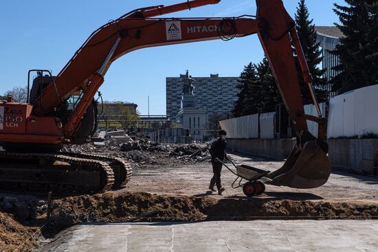 Строительство временного госпиталя в павильоне 75 на ВДНХ