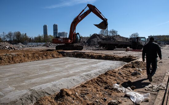 Строительство временного госпиталя в павильоне 75 на ВДНХ