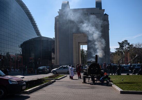 Строительство временного госпиталя в павильоне 75 на ВДНХ