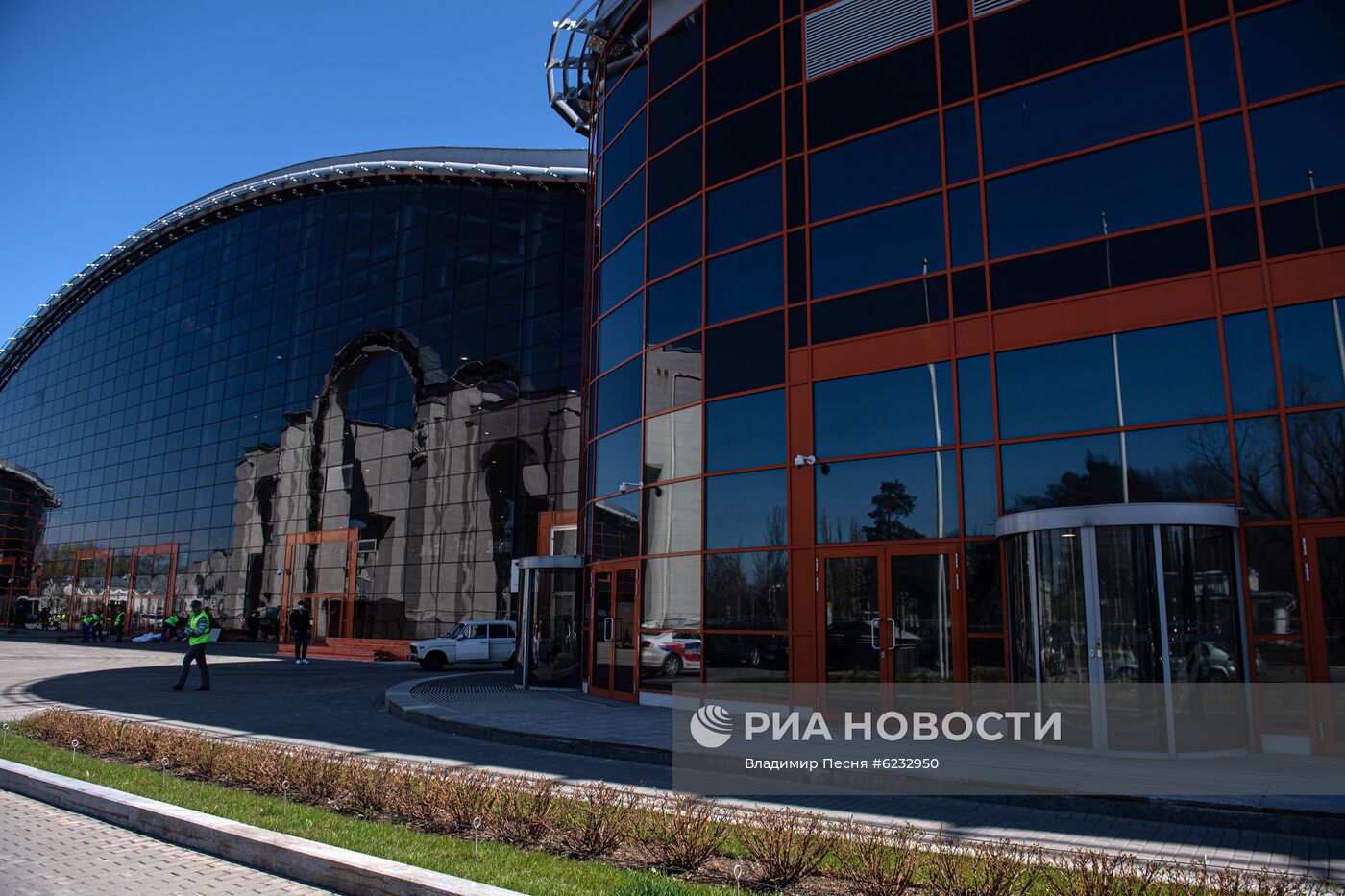 Строительство временного госпиталя в павильоне 75 на ВДНХ