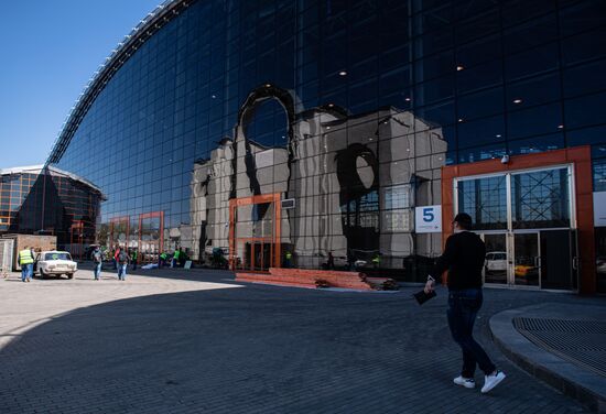 Строительство временного госпиталя в павильоне 75 на ВДНХ