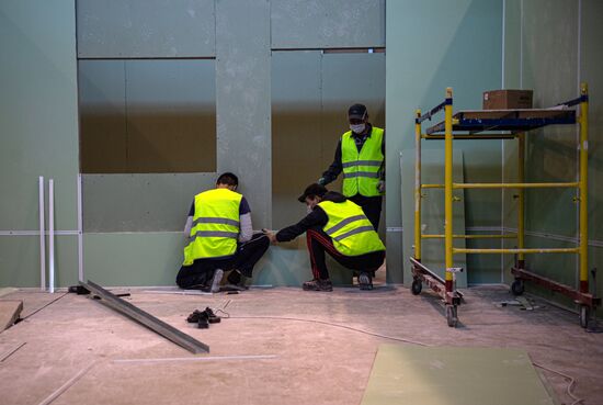 Строительство временного госпиталя в павильоне 75 на ВДНХ