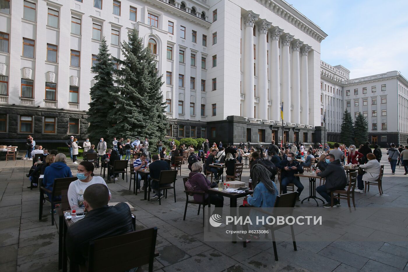 Акция с требованием отмены карантина в Киеве