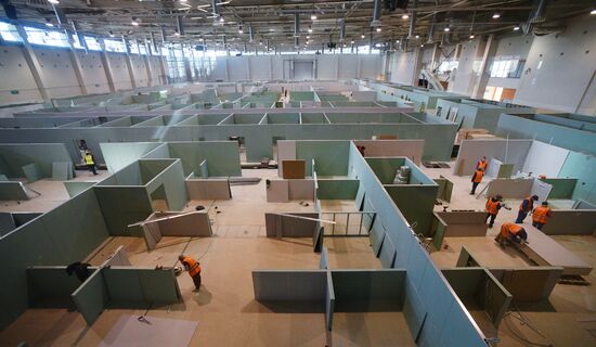 Строительство временного госпиталя в павильоне 75 на ВДНХ