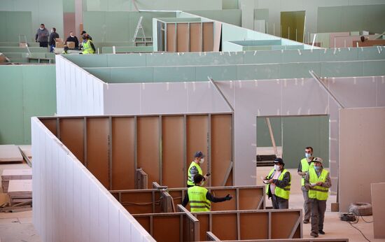 Строительство временного госпиталя в павильоне 75 на ВДНХ