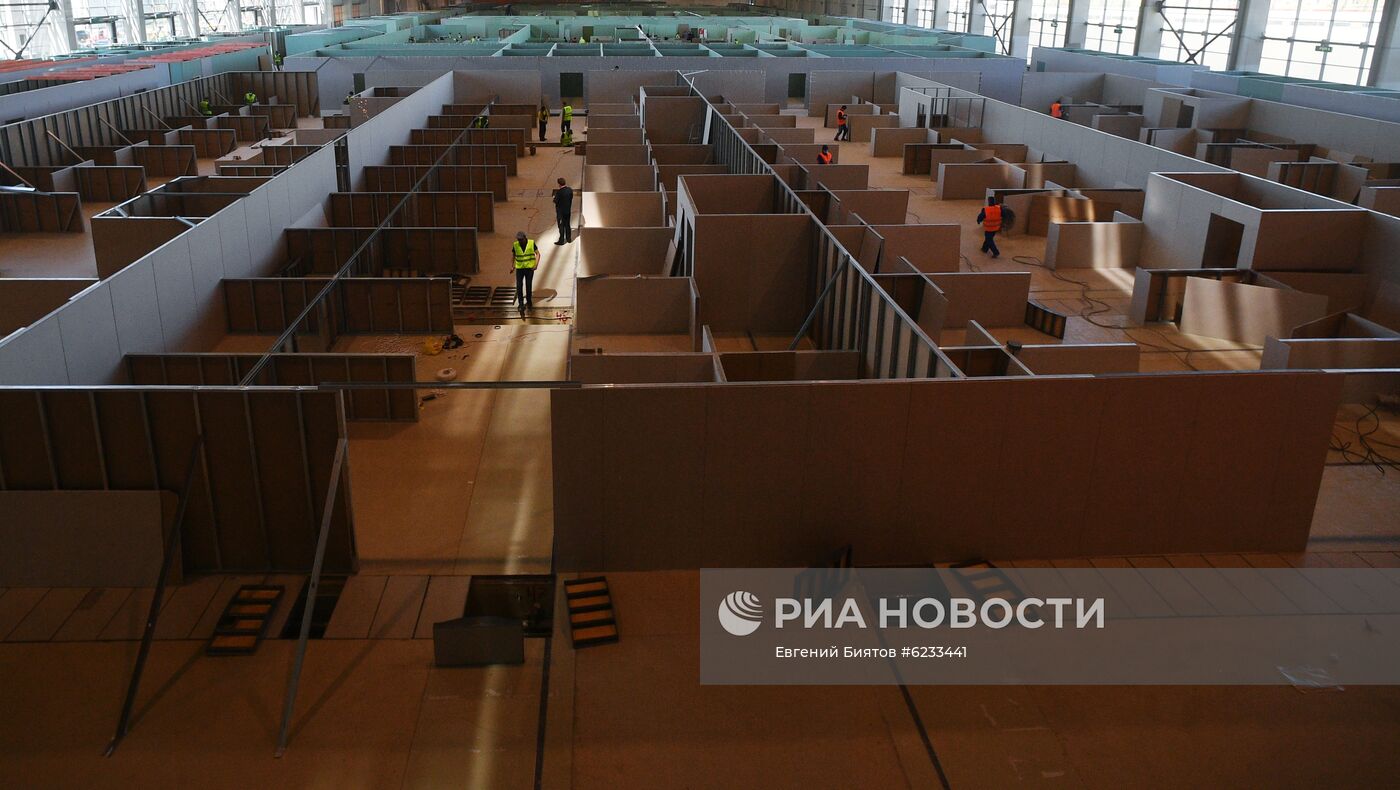Строительство временного госпиталя в павильоне 75 на ВДНХ