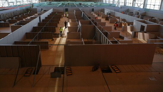 Строительство временного госпиталя в павильоне 75 на ВДНХ