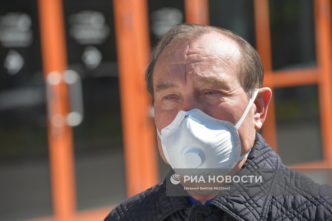 Строительство временного госпиталя в павильоне 75 на ВДНХ