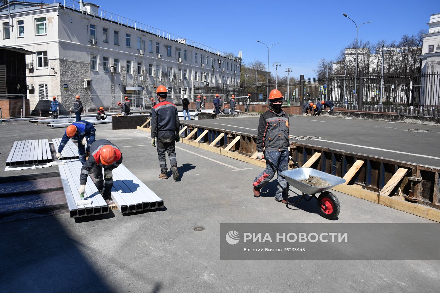 Строительство временного госпиталя в павильоне 75 на ВДНХ