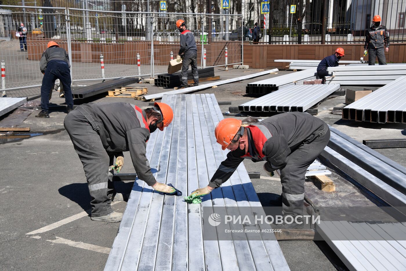 Строительство временного госпиталя в павильоне 75 на ВДНХ