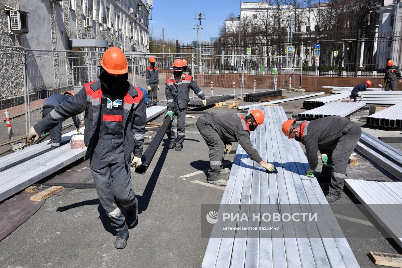 Строительство временного госпиталя в павильоне 75 на ВДНХ