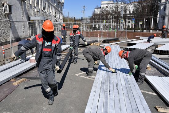 Строительство временного госпиталя в павильоне 75 на ВДНХ