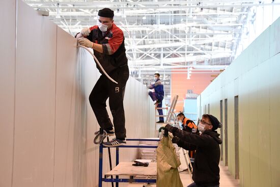 Строительство временного госпиталя в павильоне 75 на ВДНХ