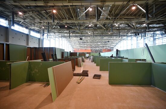 Строительство временного госпиталя в павильоне 75 на ВДНХ