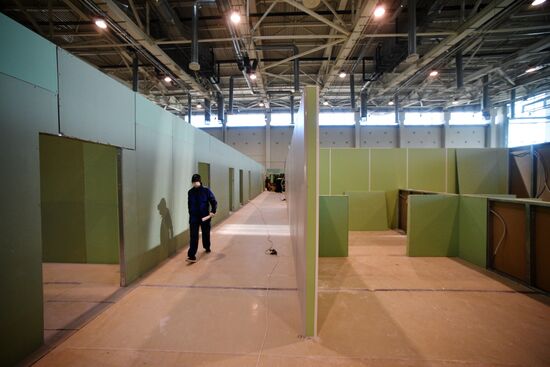 Строительство временного госпиталя в павильоне 75 на ВДНХ