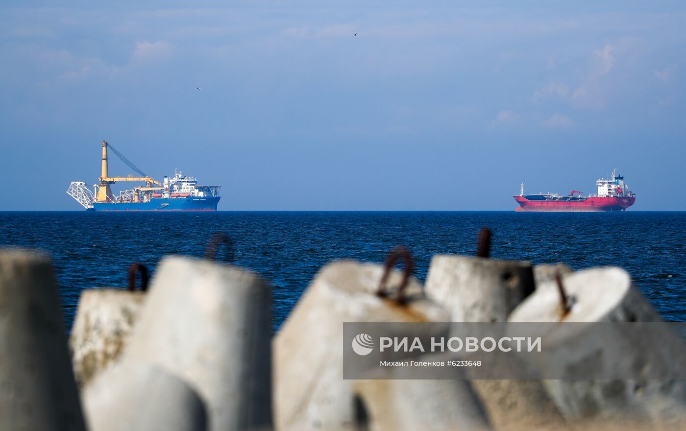 Прибытие трубоукладчика "Академик Черский" в порт Калининграда