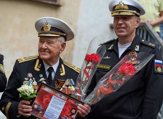 Персональный парад для ветерана Великой Отечественной войны Л. И. Кузина