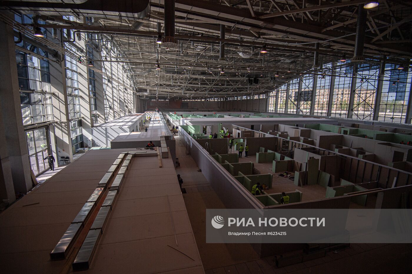 Строительство временного госпиталя в павильоне 75 на ВДНХ