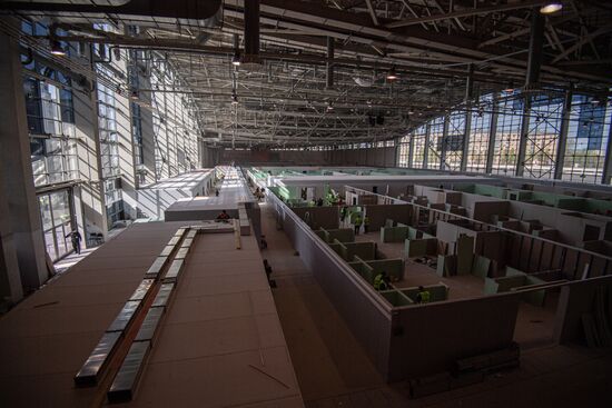 Строительство временного госпиталя в павильоне 75 на ВДНХ