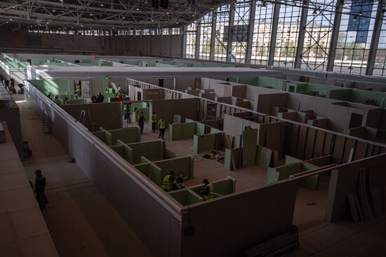 Строительство временного госпиталя в павильоне 75 на ВДНХ