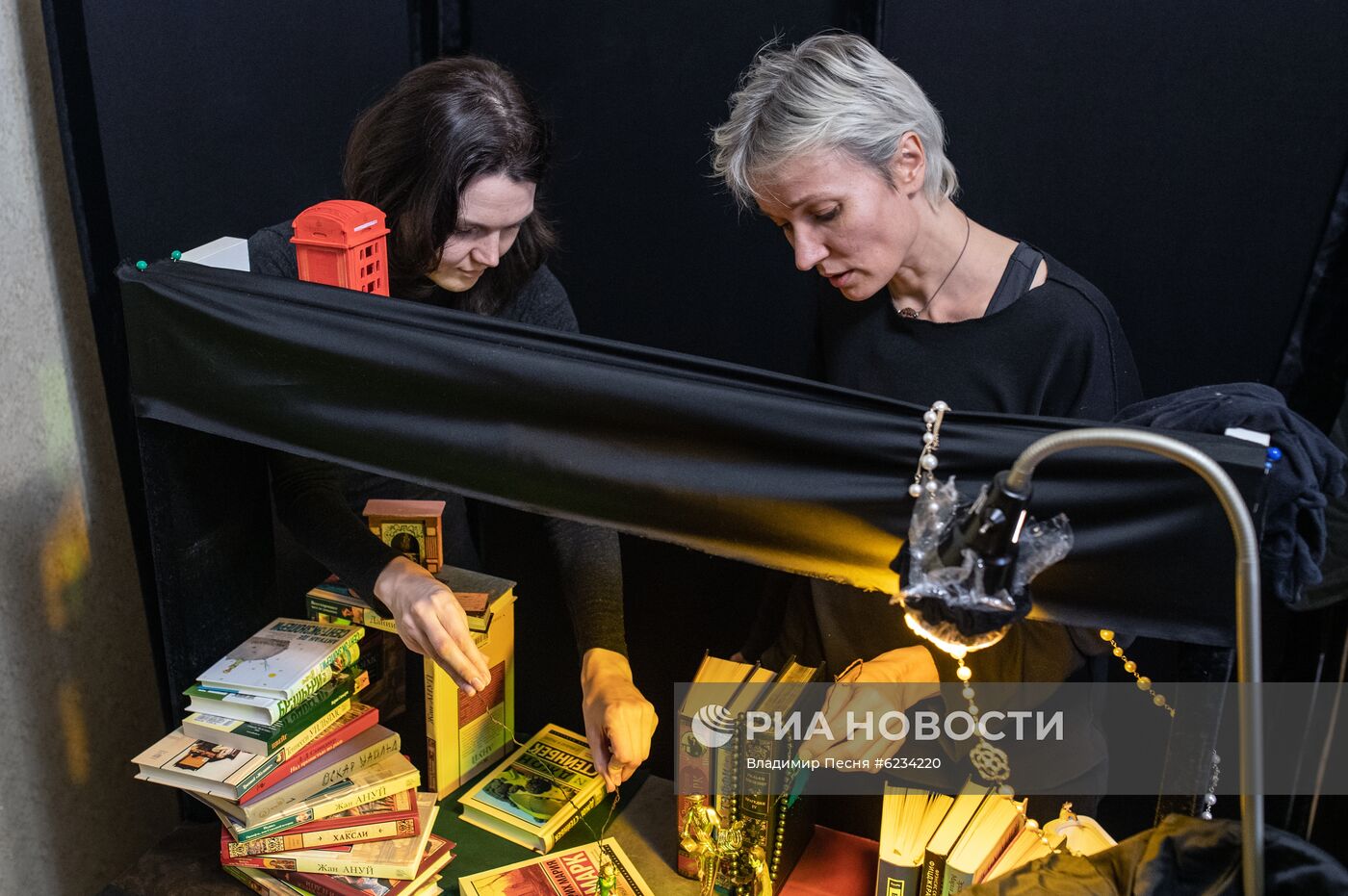 Актёры театра кукол им. Образцова готовятся к видеоконцерту ко Дню Победы