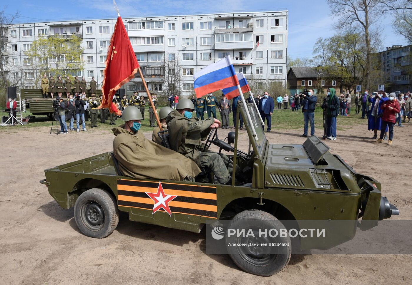 Персональный парад для ветеранов Великой Отечественной войны в Санкт-Петербурге
