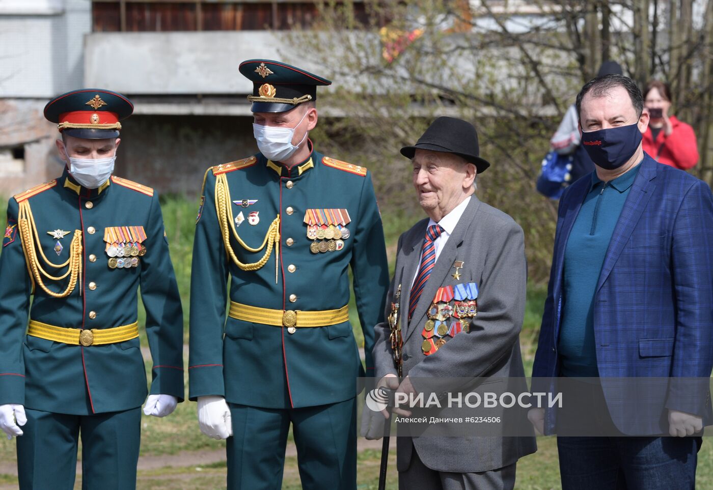 Персональный парад для ветеранов Великой Отечественной войны в Санкт-Петербурге