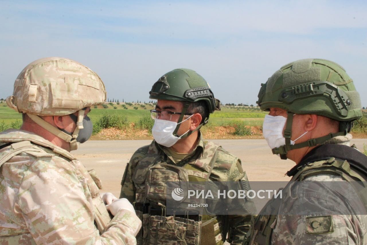 Россия и Турция провели совместное патрулирование участка М-4 в зоне деэскалации Идлиб в Сирии