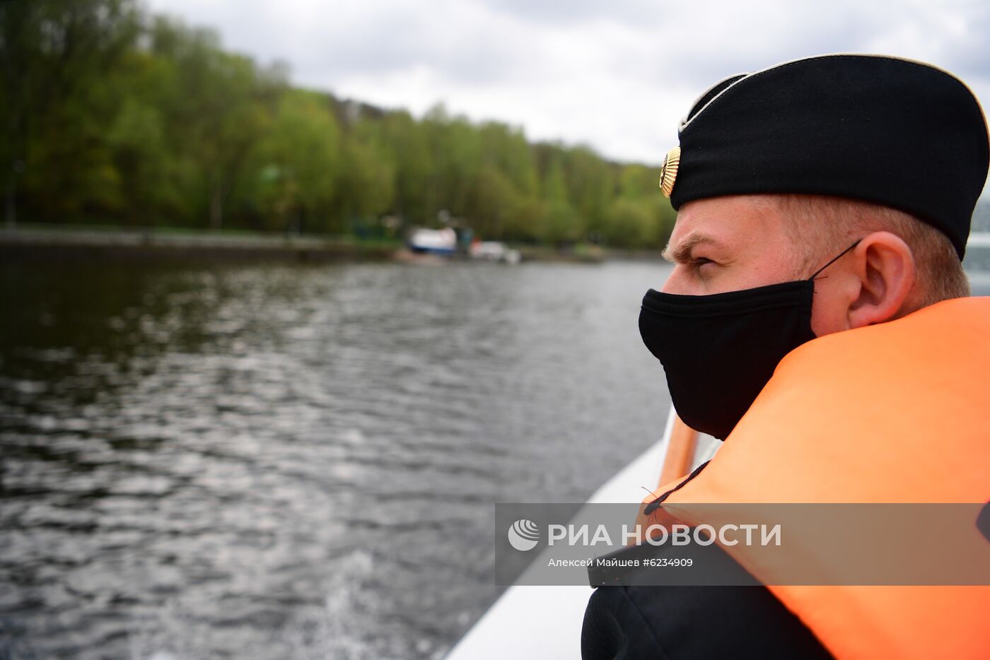 Росгвардия использует беспилотники и катера для выявления нарушителей режима самоизоляции