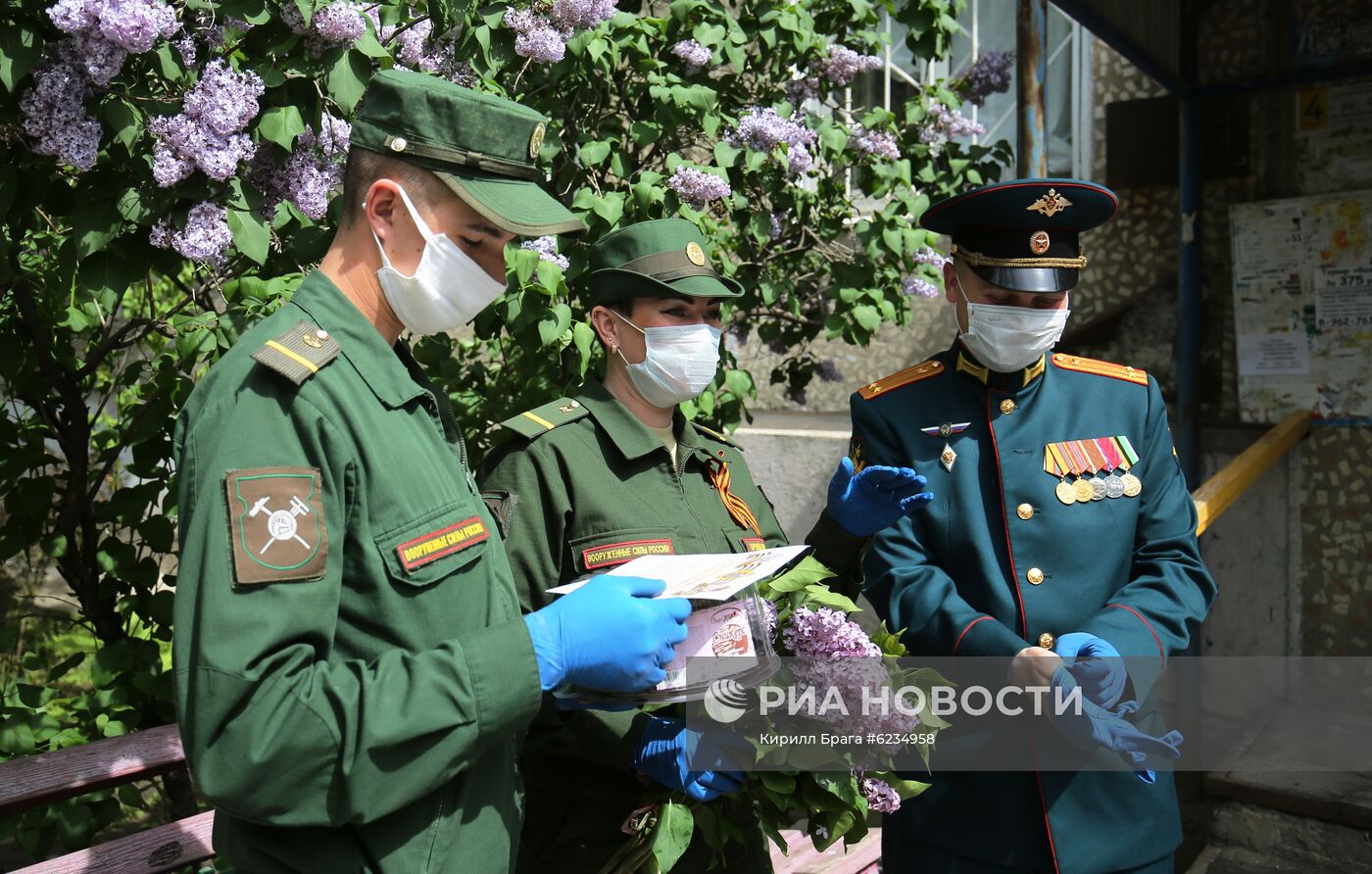 Военнослужащие поздравили ветеранов Великой Отечественной войны с наступающим Днем Победы