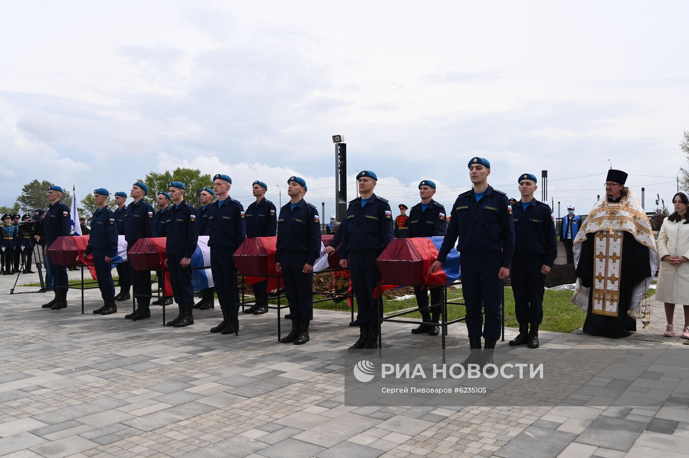 Церемония захоронения останков воинов, павших в боях в годы Великой Отечественной войны