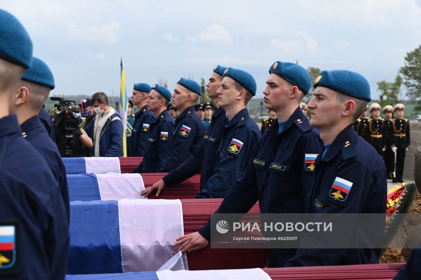 Церемония захоронения останков воинов, павших в боях в годы Великой Отечественной войны