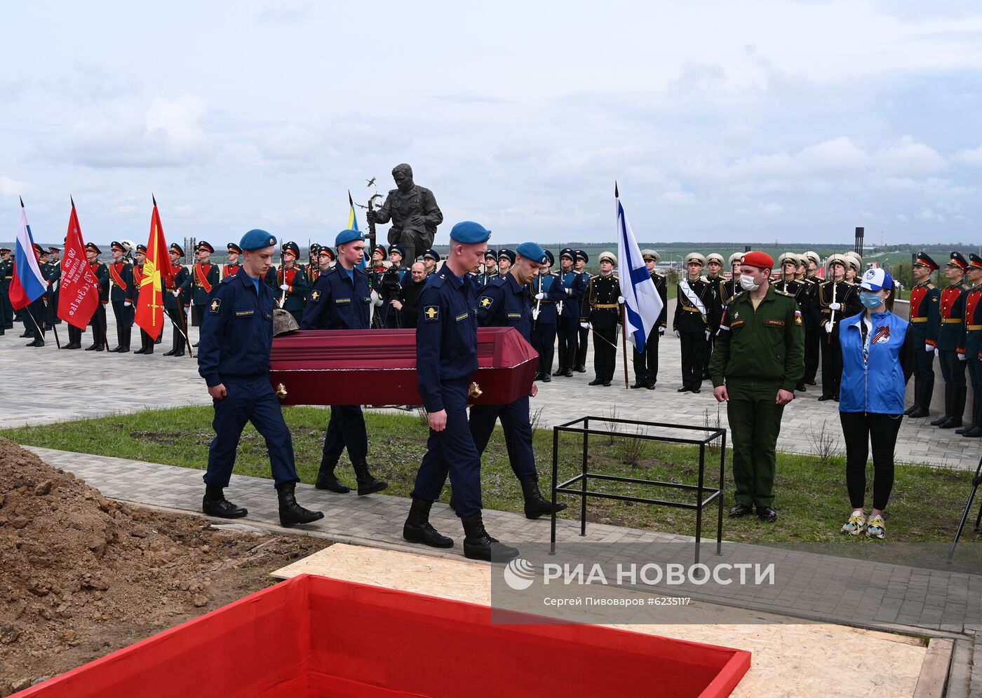 Церемония захоронения останков воинов, павших в боях в годы Великой Отечественной войны