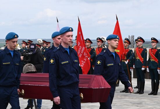 Церемония захоронения останков воинов, павших в боях в годы Великой Отечественной войны