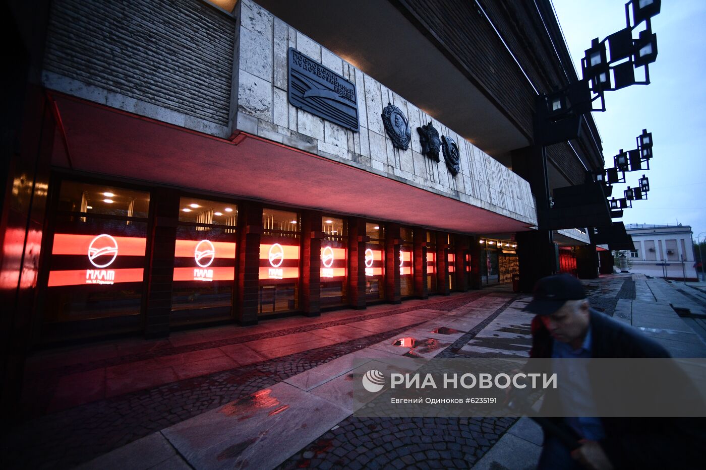 Подготовка МХАТ им. М. Горького к участию в акции "Бессмертный полк"