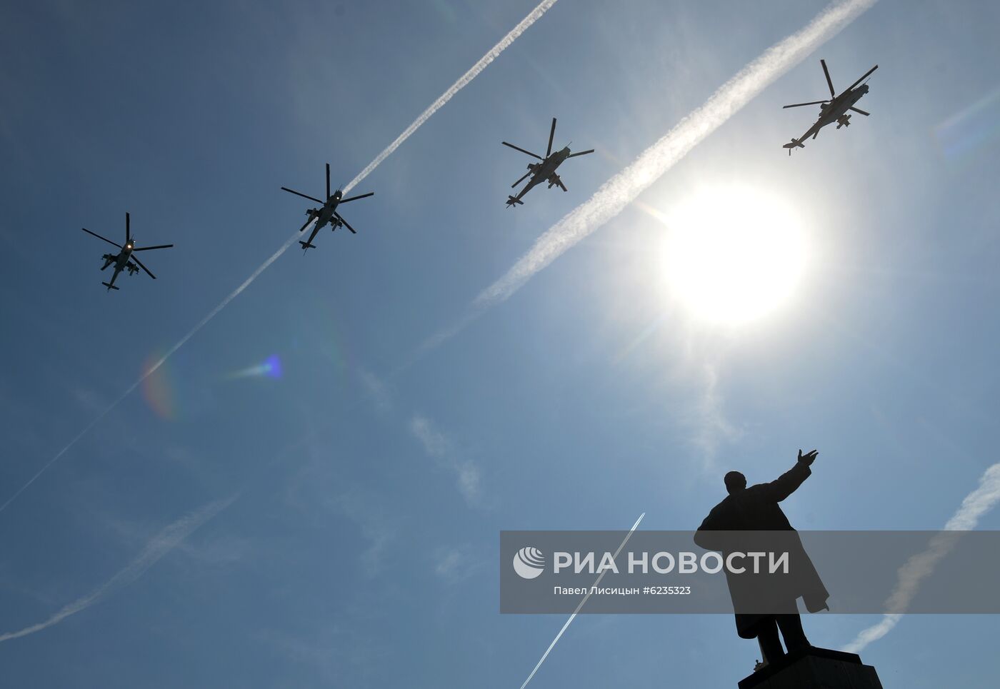 Репетиция воздушной части парада Победы в городах России