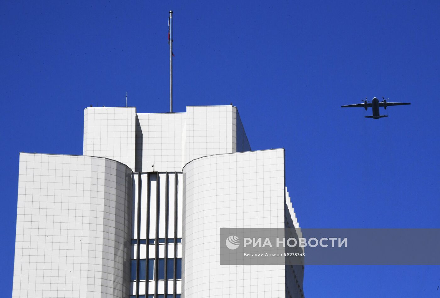 Репетиция воздушной части парада Победы в городах России