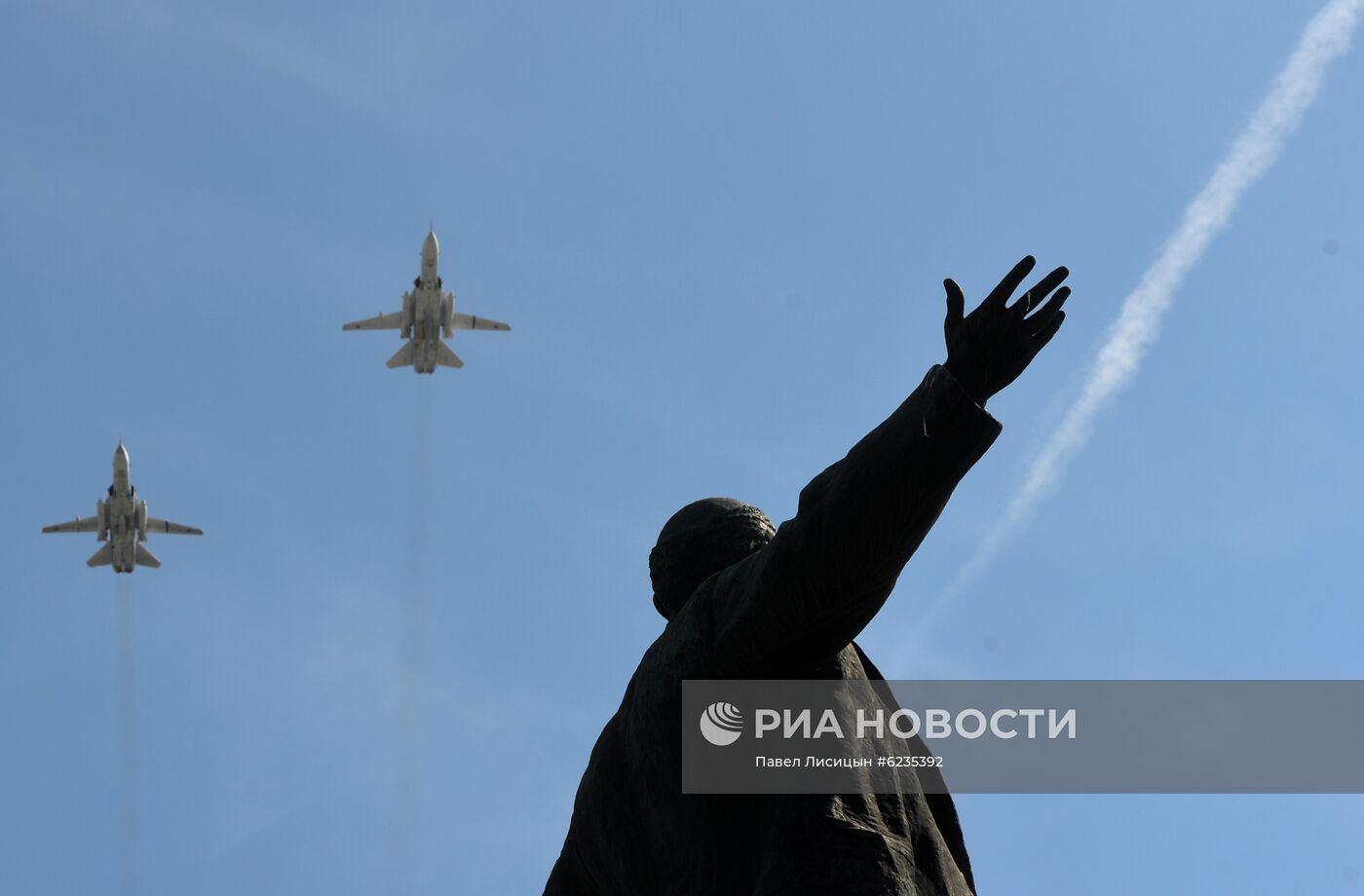 Репетиция воздушной части парада Победы в городах России