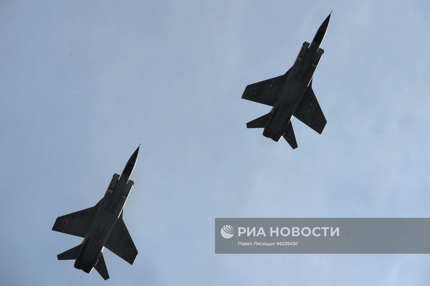 Репетиция воздушной части парада Победы в городах России