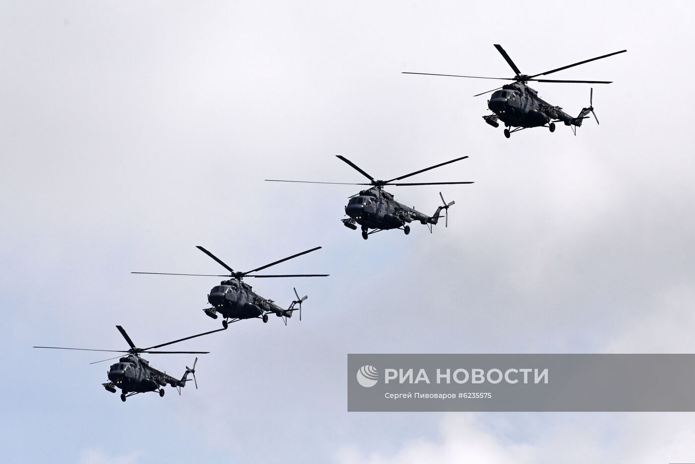 Репетиция воздушной части парада Победы в городах России