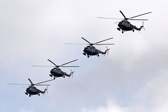 Репетиция воздушной части парада Победы в городах России