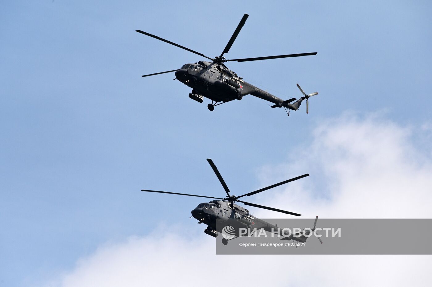 Репетиция воздушной части парада Победы в городах России