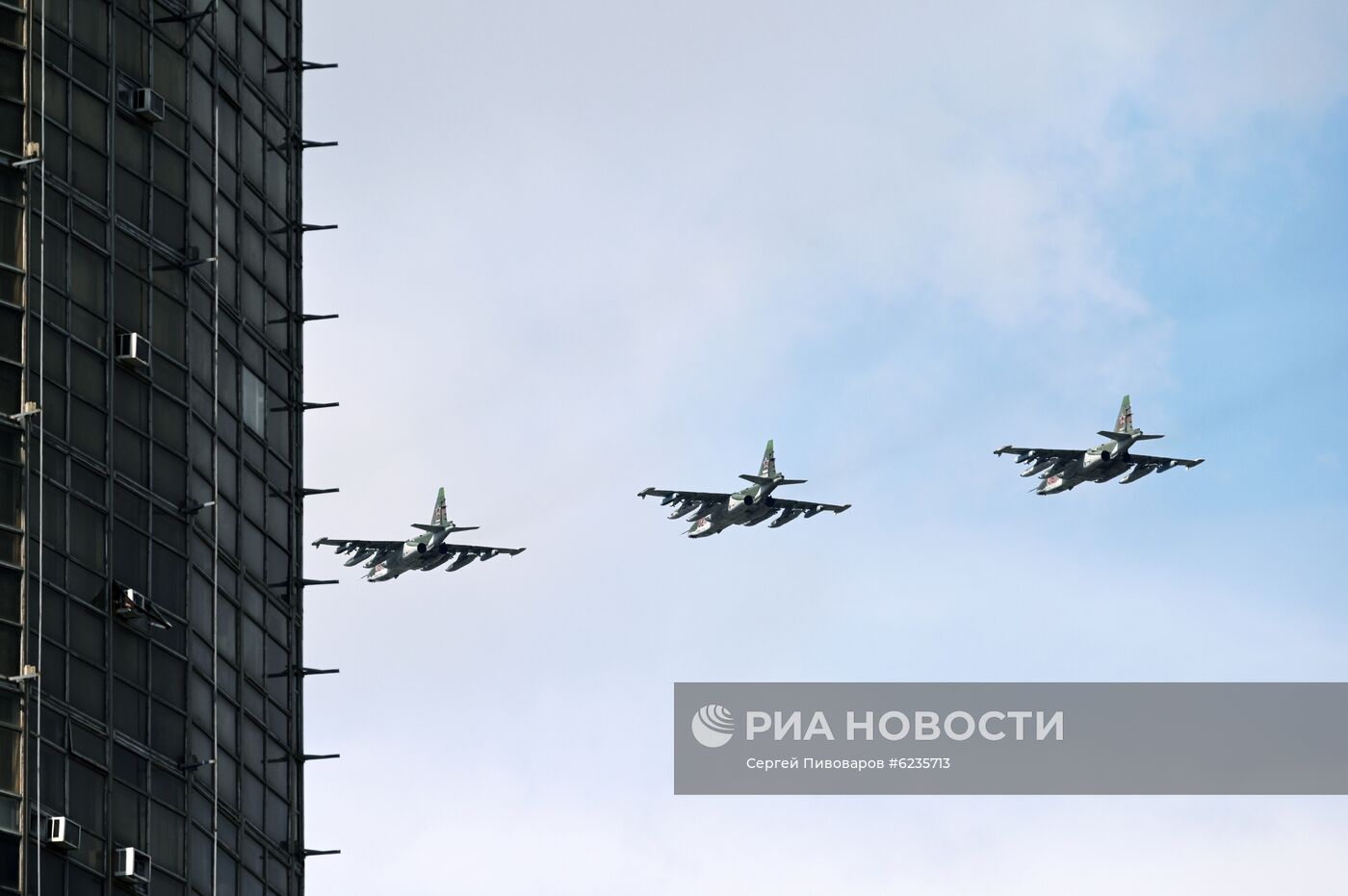 Репетиция воздушной части парада Победы в городах России