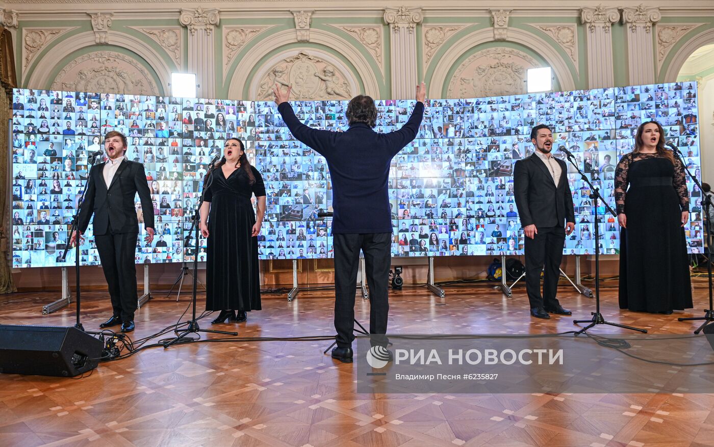 Исполнение песни "День Победы" оркестром под онлайн-руководством Ю. Башмета