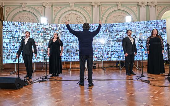 Исполнение песни "День Победы" оркестром под онлайн-руководством Ю. Башмета