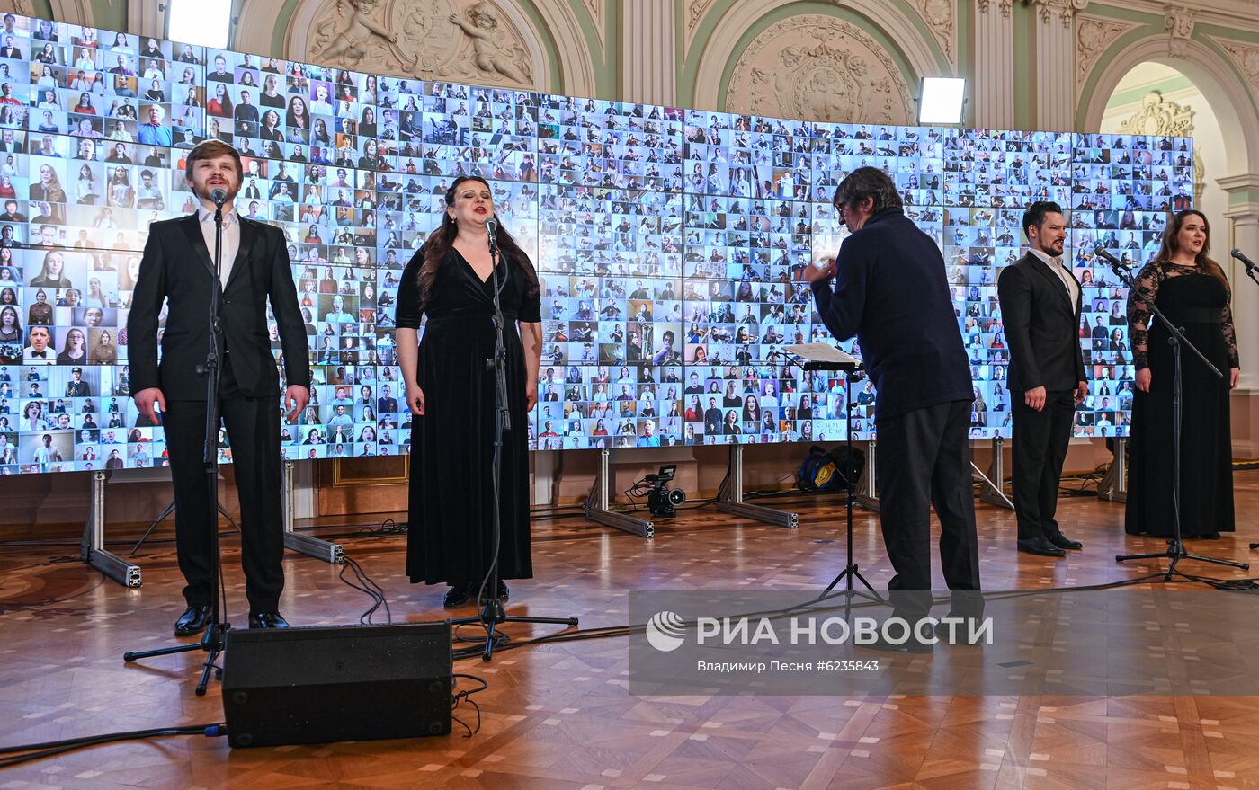 Исполнение песни "День Победы" оркестром под онлайн-руководством Ю. Башмета